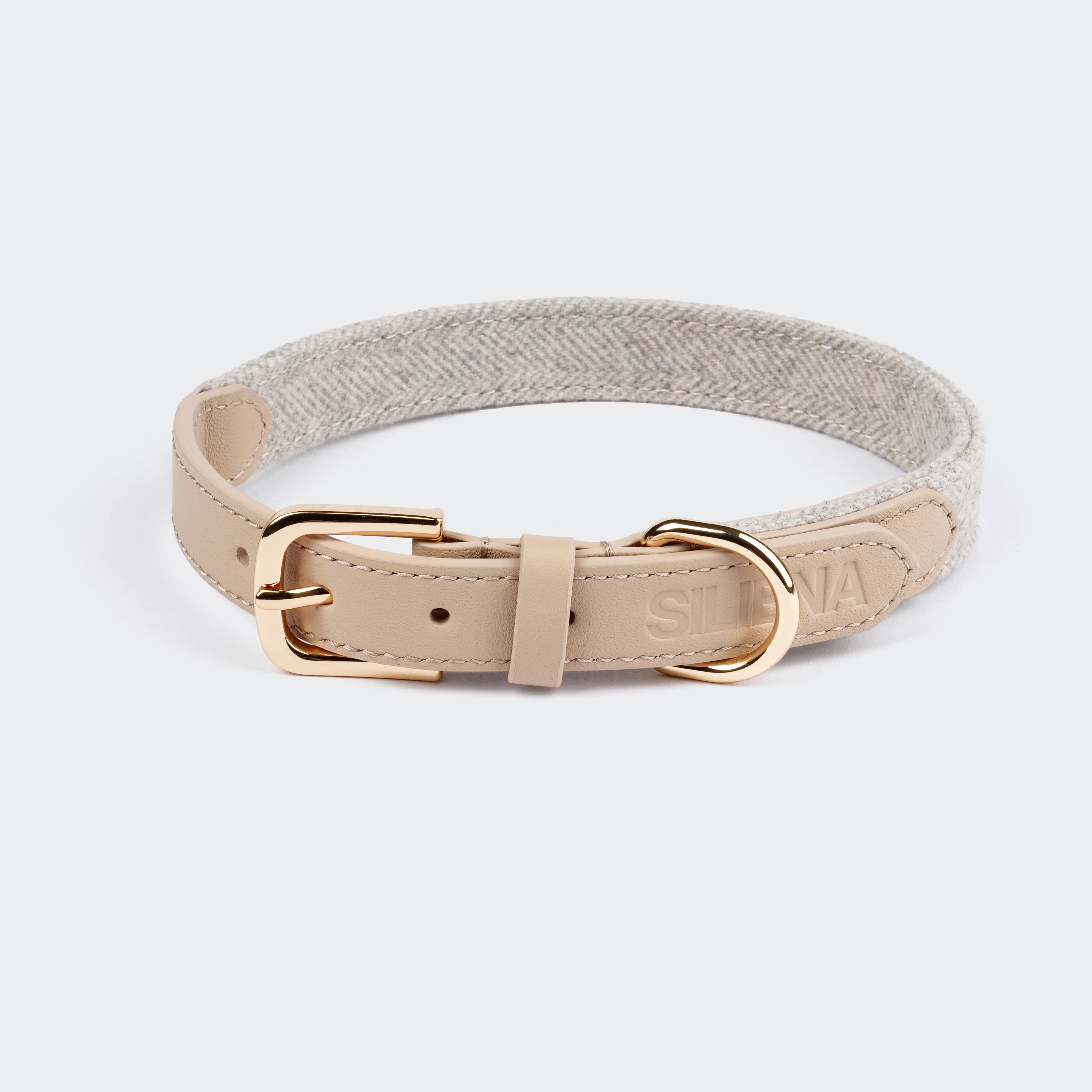 Hundehalsband Light Beige aus Stoff und Echtleder mit goldener Schnalle und geprägtem SILIENA-Logo